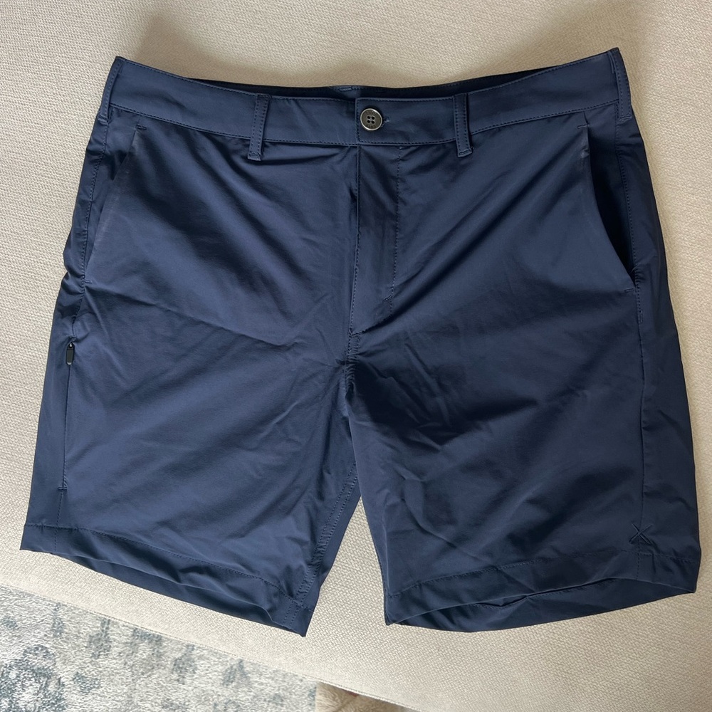 CUTS Men’s 7” shorts in Navy. Size 30.